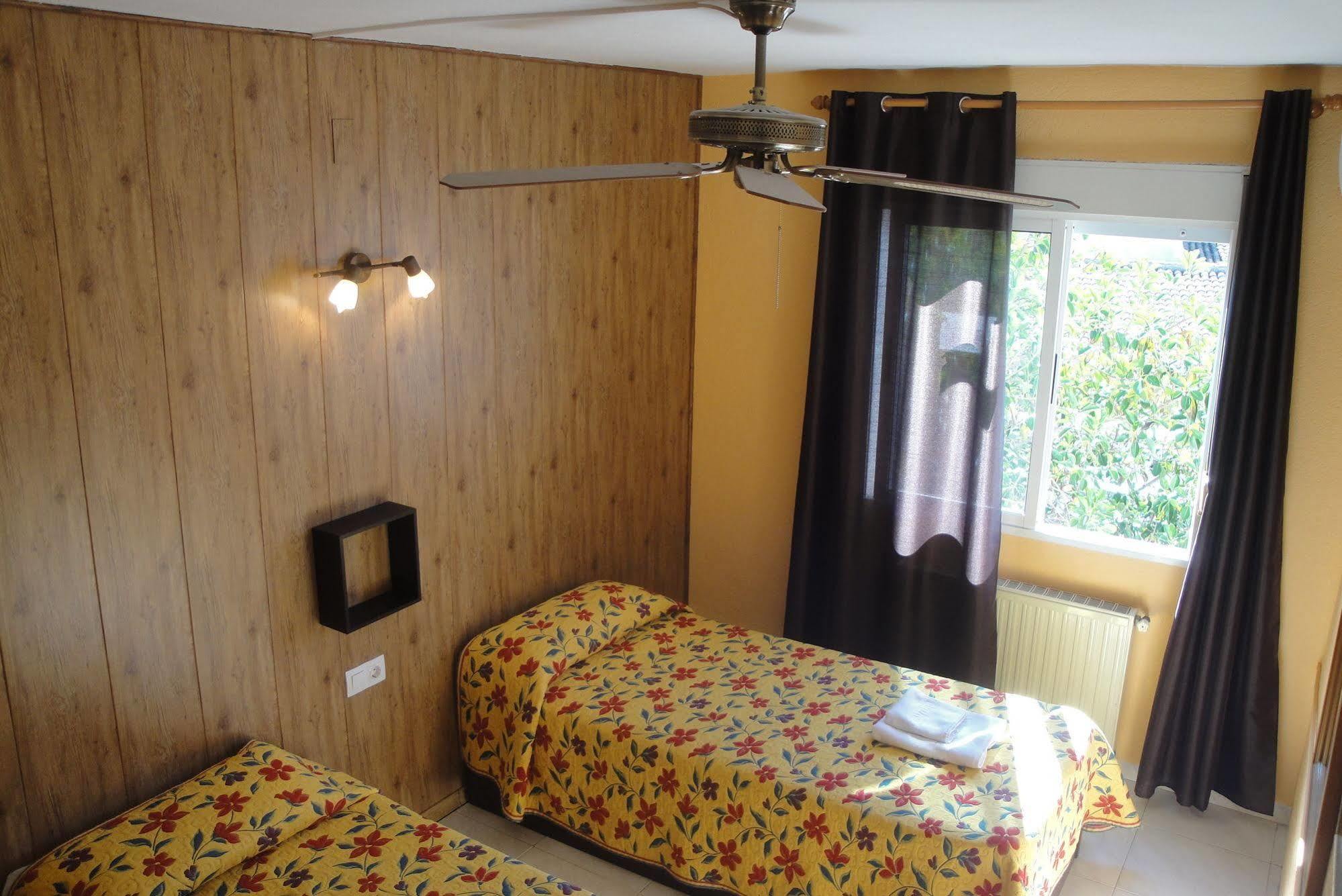Hostal Cristina Denia Exterior photo